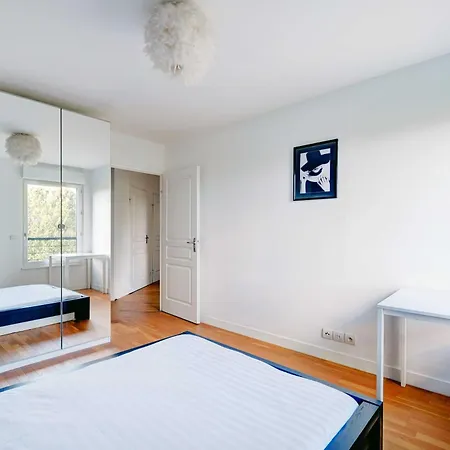 Charming - 3br- 6p - *